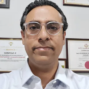 Dr. Sumeet Badhwar - Best Orthopaedician